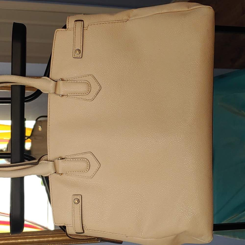 Henri Bendel NEW YORK Carlyle Style Satchel. - Picture 5 of 14
